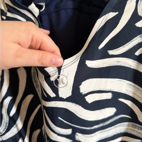 Hurley White/Blue Crossback UPF 50+ One Piece Swimsuit size Medium EUC - Picture 6 of 8